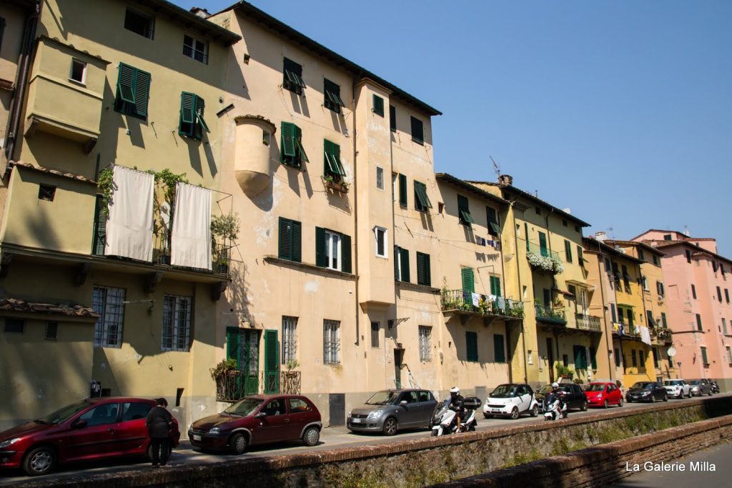 vue d'une rue de Lucques