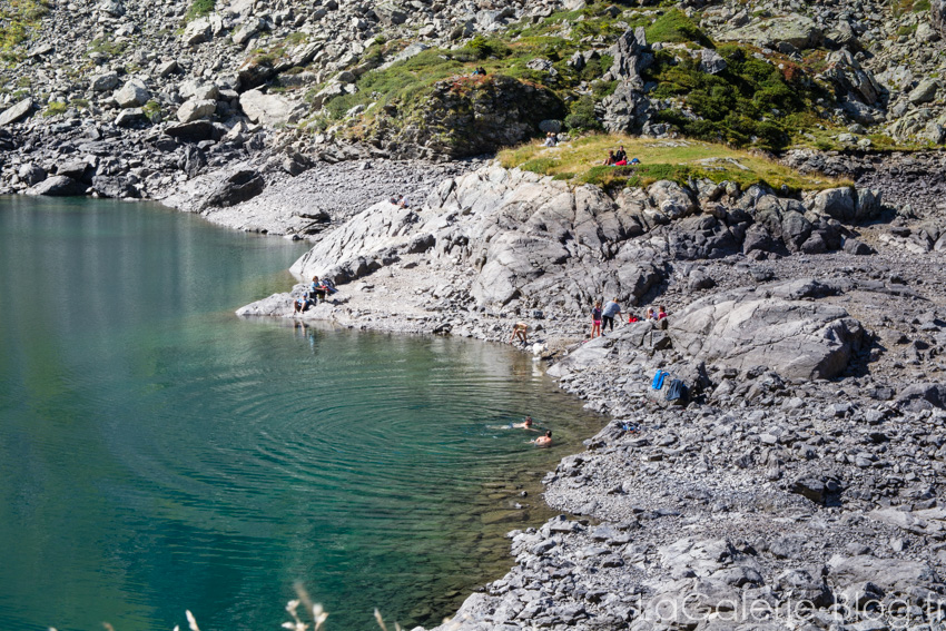 vue sur le lac crozet et montagnes