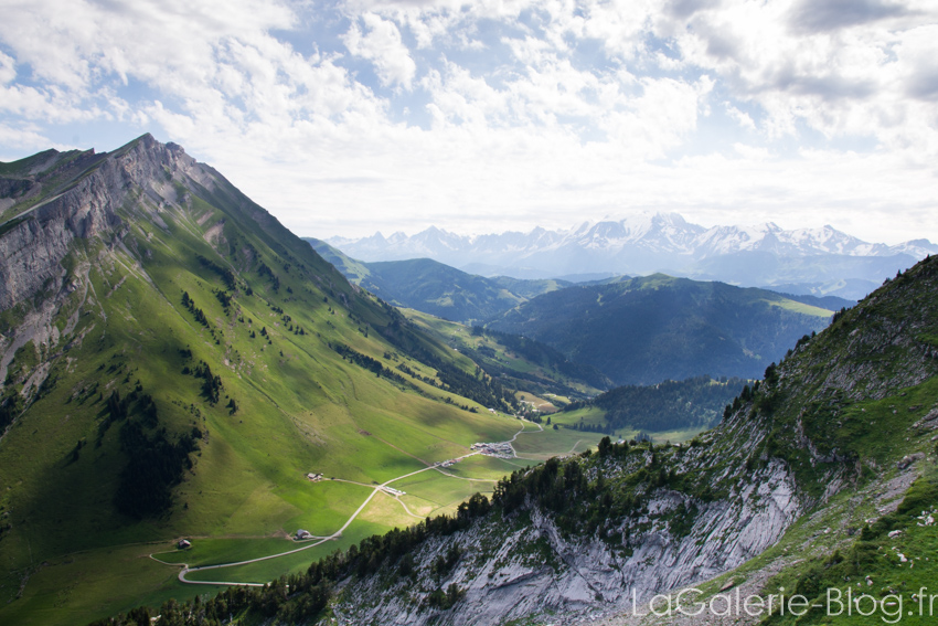 vue sur la vallée de la clusaz