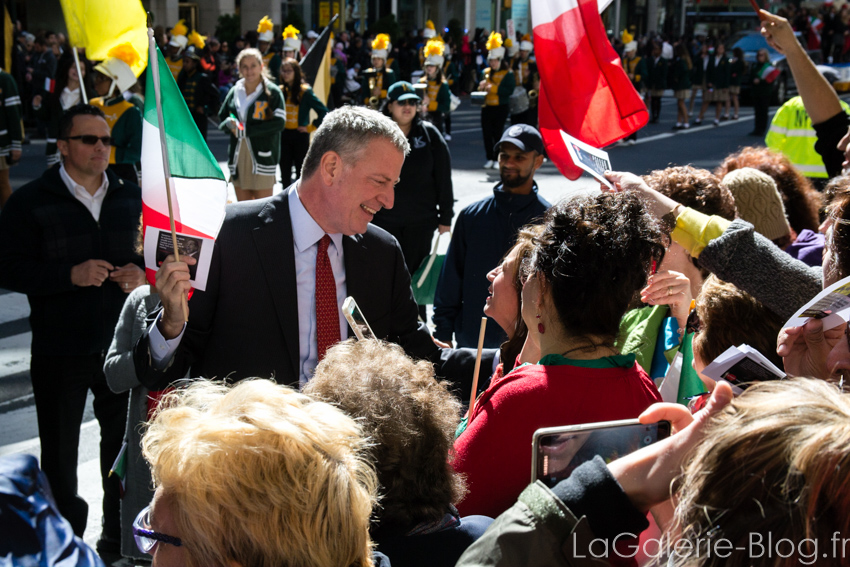 Bill de Blasio smiling to demonstrators