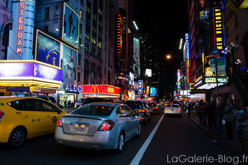 rue a time square le soir