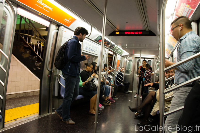 intérieur d'un metro à new york