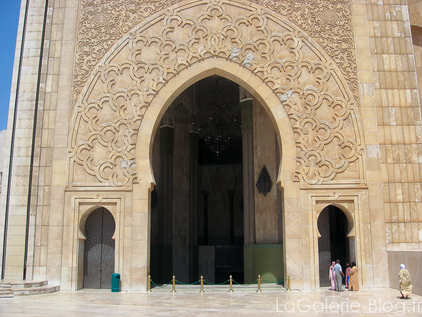 porte ouvragée mosquée hassan II
