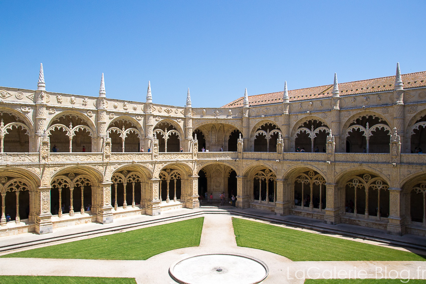 vue de la cour Monastère des Hiéronymites