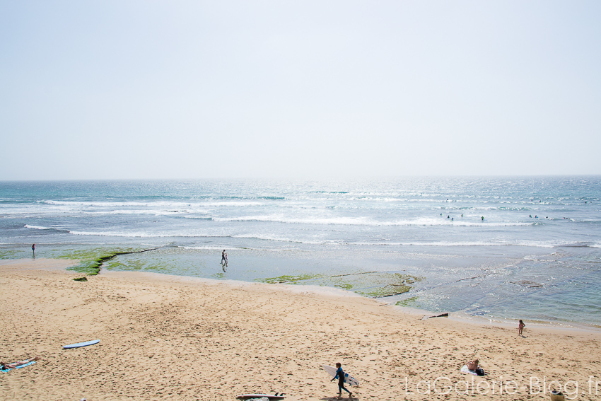 plage ericeira avec les surfeurs