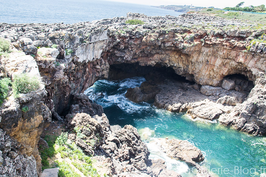 falaise sur la mer à cascais