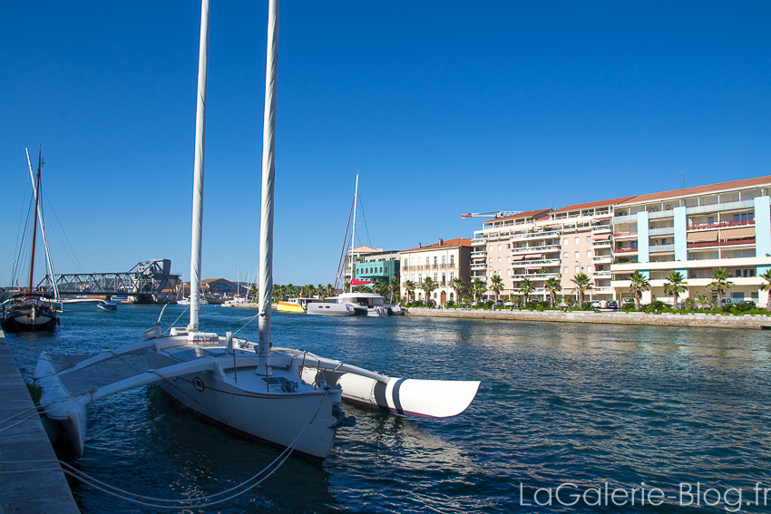 catamaran dans le canal de sete