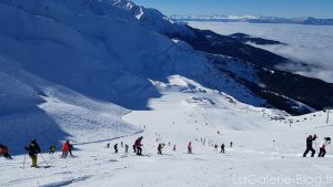 skieurs sur la piste des 7 laux