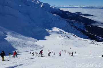 skieurs sur la piste des 7 laux