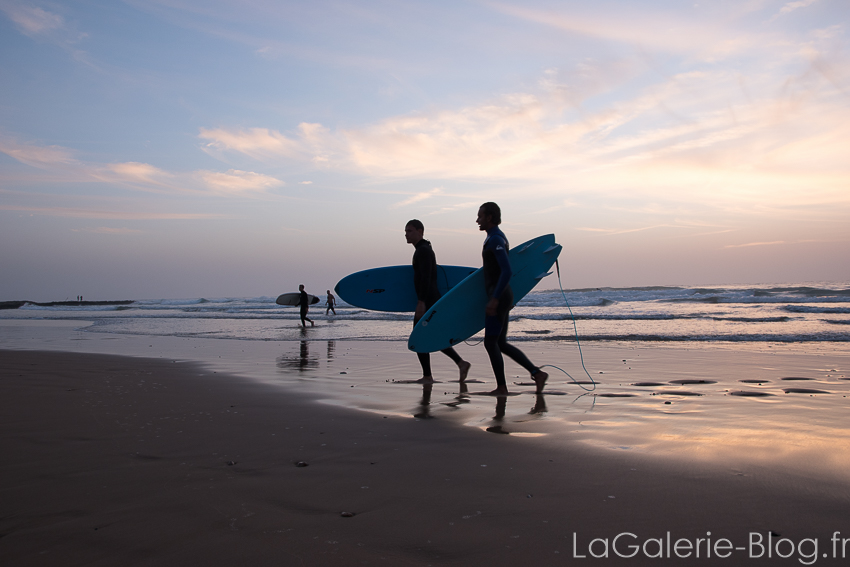 surfeur à la cathédrale imsouane